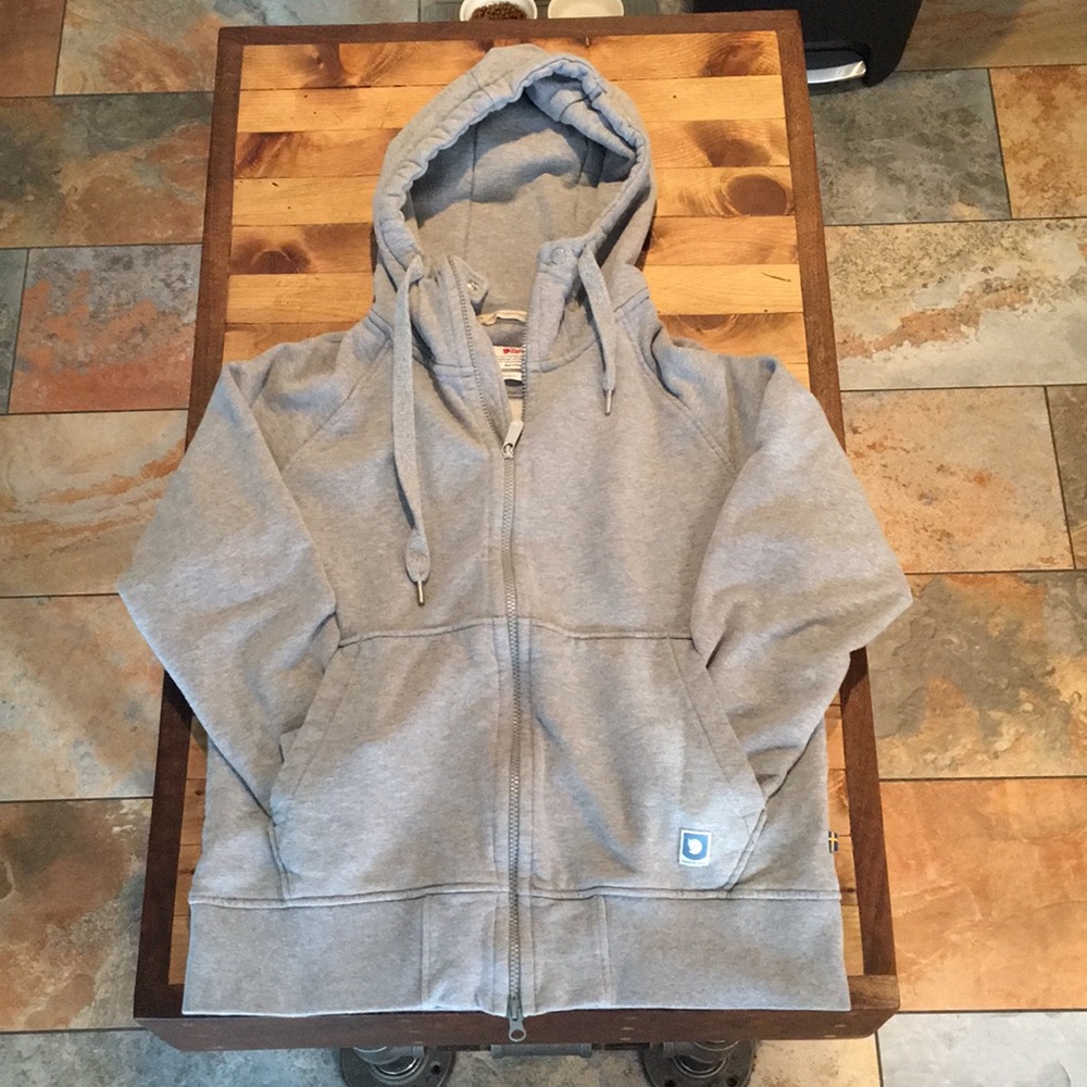 Cute and cozy Fjallraven Hoodie!